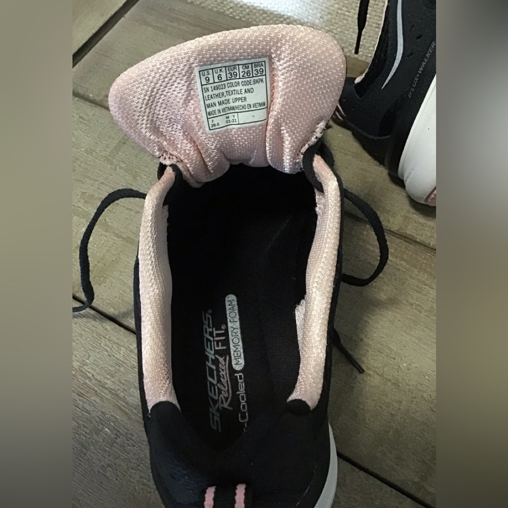 Skechers D’Lux Walker EUC - Picture 4 of 4